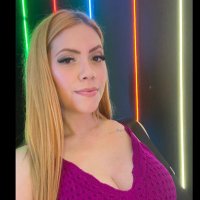 Nessah (@vanessaredstore) 's Twitter Profile
