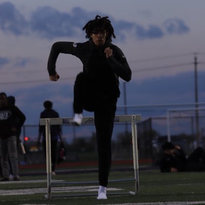 C/O 2024 | FOSTER HS Varsity T&F | 300mH: 38.66 | 110mH: 14.30 | 400mH: 56.77 | NCAA ID: 2211724441  email: devarenstaples06@gmail.com