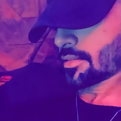 لا يغريني مدح ولا ينقصني انتقاد كلهم اراآء وانا القرار ..