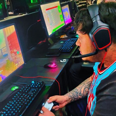 Founder and one of the leaders of @cofreezeteam 🥶🏆 Heavy equipment operator by day, dogshit at call of duty by night