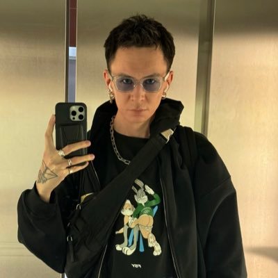 borisjr's profile picture. 18++