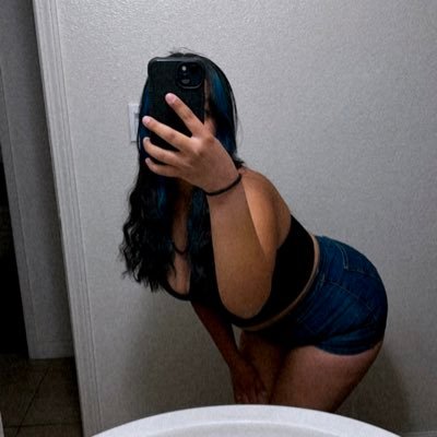 22 ✨ 5’2 & thicc