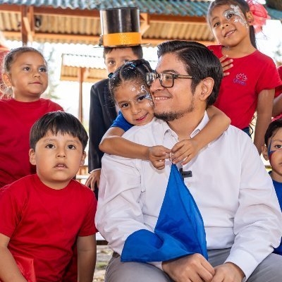 MINISTRO DE EDUCACIÓN DEL ECUADOR
Profesor comprometido con la educación
