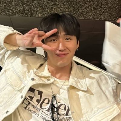 Janu2_0's profile picture. Nothing new and nothing feels right too