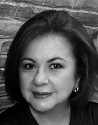 Sin justicia no hay paz, creo en Dios como mi Señor y Salvador. En la vida quiero dejar huellas no cicatrices.