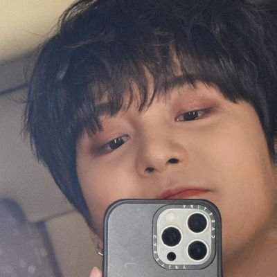 _ughing's profile picture. 𝓒𝓪𝓭𝓮𝓵𝓲𝓷𝓱𝓪 𝓭𝓸  @ATEEZofficial + @Stray_Kids | 𝑒𝑙𝑎/𝑑𝑒𝑙𝑎 | 𝓐𝓽𝓲𝓷𝔂_𝓢𝓽𝓪𝔂