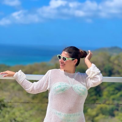 indiracastellon's profile picture. Fan del cielo, sunsets, mar y la luna. Échame tierra y verás como florezco 🌱🌻