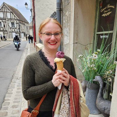 Teacher, britophile, proud geek, amateur artist; writer; musician and academic... trying to spread great culture and creativity to the next generation she/her