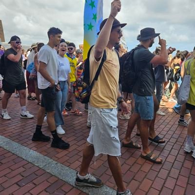 Ateo, de izquierdas, atlántico, amazigh y de la UD Las Palmas. 💛💙
Canarias es mi país.
Medioambiente ♻️🌳
Instagram: Nau_Magec_GC