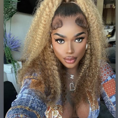 IM 21 , TRANS 😍MUST FOLLOW ME ITS MANDATORY 😏 ⤴️ ( NSFW) |FOLLOW @tsindiafrostt ❄️ , subscribe to my OF😈 IG :indiafrostofficial