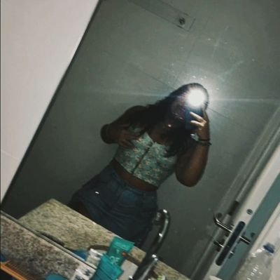 _esthertavares's profile picture. viva o hoje.