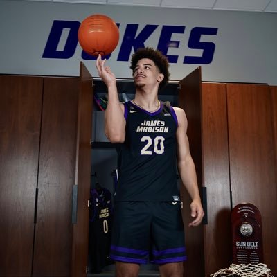 Just a kid trying to make a dream happen 🧪O.A.M🧪 JMU Basketball💛💜