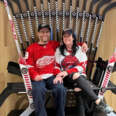A longtime Redwings fan that loves hockey! Contributor for @octopusthrower_