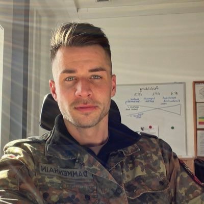 Entrepreneur
Hybrid-lifestyle 🏋🏻💂♂️💪
https://t.co/n0jFAg417e.coaching-coach
My proteinde janmyp 💥