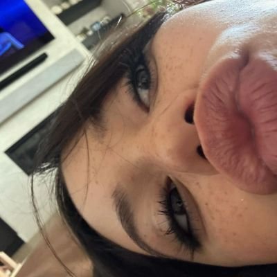 marida_dajen's profile picture. lendo au's e reclamando dos meus amigos