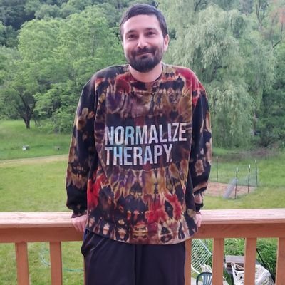 eaFriendly's profile picture. (he/him)