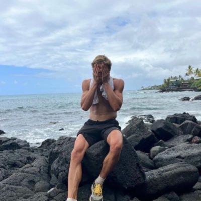 6lukeSnow9's profile picture. 