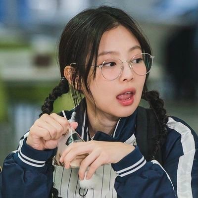 Pᴀʀᴏᴅʏ ᴏғ ᴊᴇɴɴɪᴇ ᴋɪᴍ ｡   ᴍᴀɪɴ ʀᴀᴘᴘᴇʀ﹣ᴠᴏᴄᴀʟɪsᴛ BLΛƆKPIИK ✰ beautiful girl with a 𝐬𝐰𝐞𝐞𝐭 𝐬𝐦𝐢𝐥𝐞 and 𝐜𝐡𝐮𝐛𝐛𝐲 𝐜𝐡𝐞𝐞𝐤𝐬 since 𝟏 𝟗 𝟗 𝟔 🌼 winowan