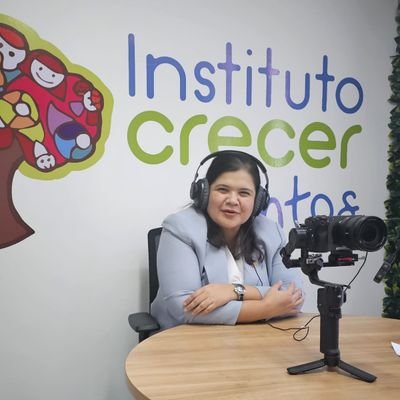 Directora Ejecutiva del Instituto @CrecerJuntosSV_ 👧👦 #LaPrimeraInfanciaSíImporta