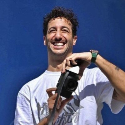 simping over Daniel Ricciardo