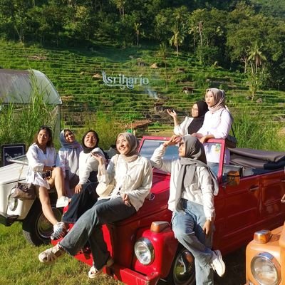 Biro perjalanan wisata Jogja, dengan khas yang unik, memakai VW Klasik saat menemani wisata anda... wa 0898-090-0004