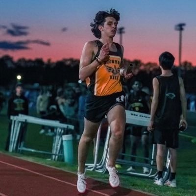 Richmond Hill High School TF/XC co’2024 | 5’9” 150lb| 2:02 800m | 4:33 1600m | 16:40 5k