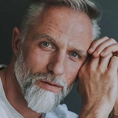 Ralphvarvey's profile picture. ingeniero civil . escritor , amante de la vida amante, de la lectura y el deporte .