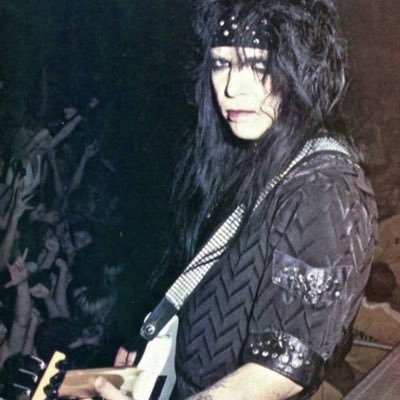 mick mars.