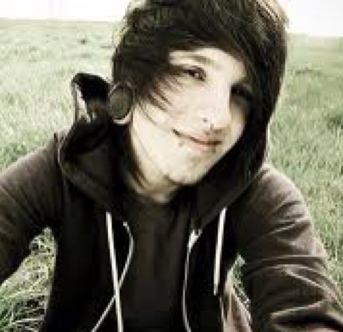 DesolateHeavy's profile picture. just a local kid that talks about music. im straight edge. fuck everything except music.