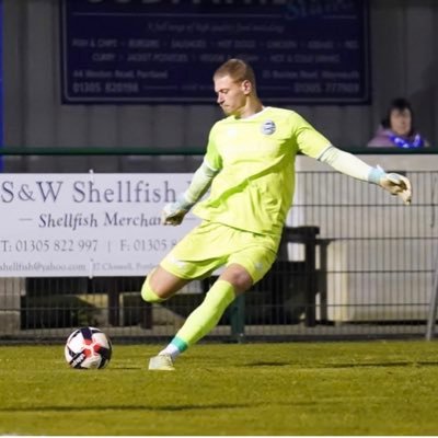 harrisonbruton_'s profile picture. 🧤 GK in Dubai