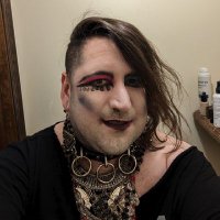Rose the Gay Grunge Vampire 🏴🏳️‍⚧️🏳️‍🌈💛🤍💜🖤(@MosaicoDaemonic) 's Twitter Profileg