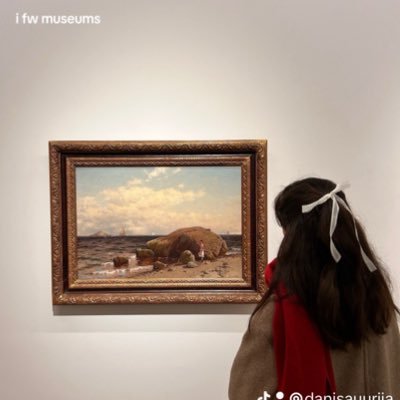 sauriadanii's profile picture. probablemente sacando fotitos de lattes ౨ৎ