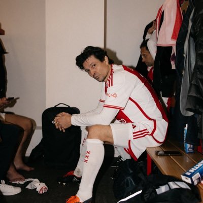 jpoelstra02's profile picture. Eens in de 2 weken in de Arena te vinden. Maar is zo nu en dan ook in het Kooi stadion aanwezig. Voormalig keeper en professioneelamateurwielrenner. Koerskijker