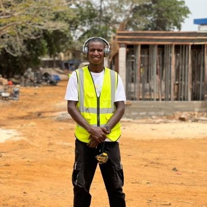 Ingénieur du Génie Rural. 
Spécialiste en Constructions Rurales.