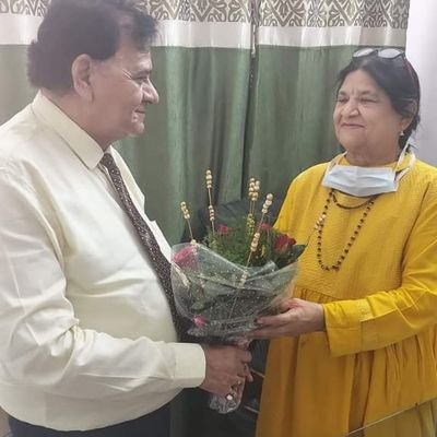 opneja_dr's profile picture. am a cancer surgeon  self working