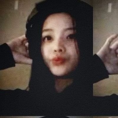 just call me ilyn or hyunie (◠‿◕). jangan unfoll pls ಥ_ಥ lama follback aku unfoll yah ಠಿ_ಠ
