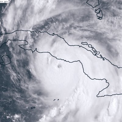 Professional Chef, Anti-Comunista, loves food, smoking good cigars, zipping on a good rum, the beach, tracking Hurricanes since I was young in Cuba.
