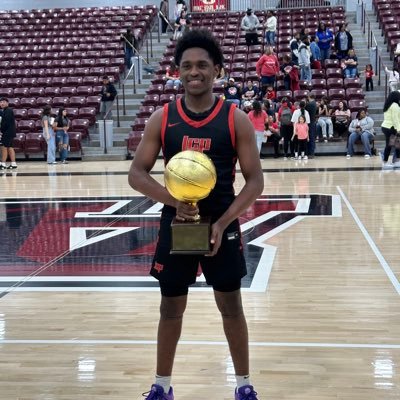 5’10/165lbs/basketball/junior /Lubbock Cooper High School/ cell - (972)833-1485