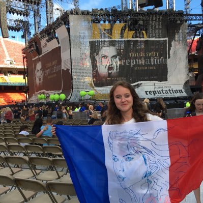 🦋Flew from France 🇫🇷 to Kansas City 🇺🇸 to see Taylor Swift on the Reputation Stadium tour Studying at Rollins College in Florida for a semester