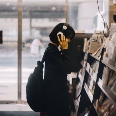 aesccherre's profile picture. 23 | chill movie enjoyer but i have /thoughts/ sometimes