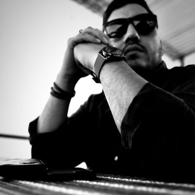 chevez_sv's profile picture. Abogado                                                                                          Docente Universitario