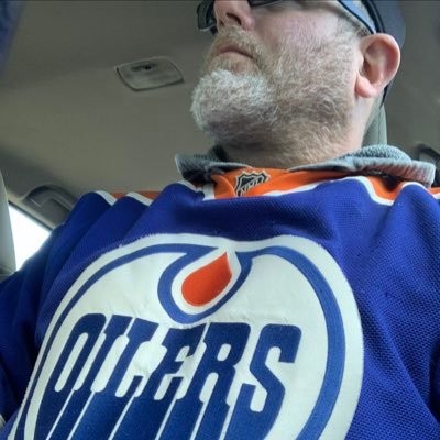 Diehard Oilers fan of over 30 years, I love to cook, eat and promote good local #yeg food 😃