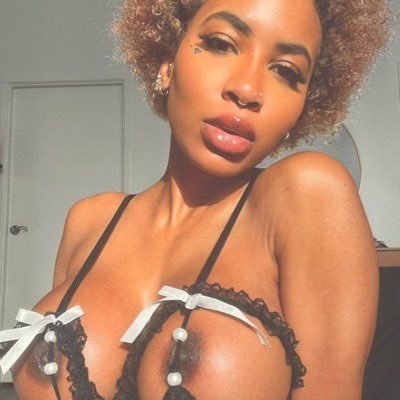 Fille sympa drôle aime faire cocu adore les black comme blanc n’hésiter pas à me DM les cocu citoyens