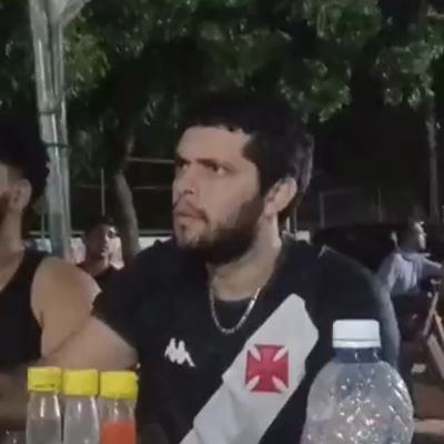 Nesta conta só falo de futebol, especificamente de Vasco, e com potencial de floodar sua TL. O outro arroba (@gildosantos_) dedico a assuntos menos importantes.