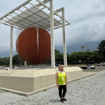 verocuenca's profile picture. #Abresos Viviendo el hoy! Mujer, Madre, Demócrata, Abogado, AML, Constelaciones Familiares. ❤️ y quiero a mi Venezuela LIBRE! Dios bendícenos!