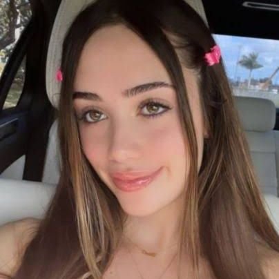 AshleyGome42889's profile picture. 