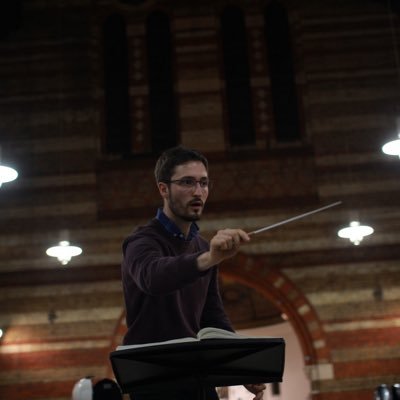 27-year-old Scottish conductor and composer. Artistic director of @CartaSinfonia, @SurbitonSO, and @EdinCityOrch
