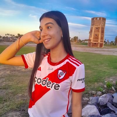 DE RIVER COMO TODA PERSONA DE BIEN🤍❤️
IG: maidana.ludmi