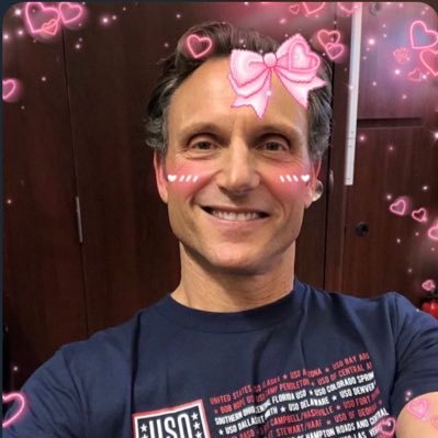 I love scandal my idols are Kerry Washington and Eva Longoria 🫶🏼TONY GOLDWYN IS SO FUCKING FINE😍😍KERRY IS SO FINE TO😍😍🫶🏼