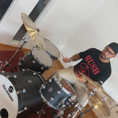 🇻🇪 - A brave Venezuelan - Sebastian and Emma's Father - Basketball Player, Drummer. Lakers Fan 💛💜 IG: @ javier_andres19 - #MambaMentality
